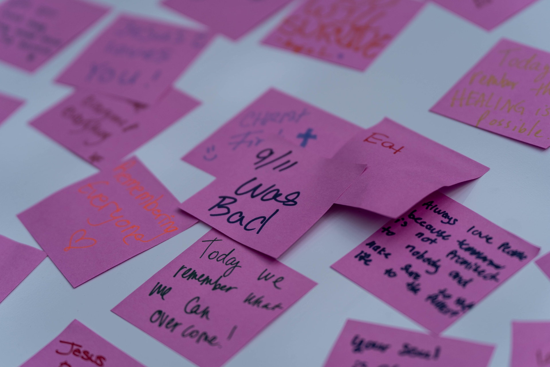 Student notes on the Gratitude Wall, including “Today we remember what we can overcome!”
